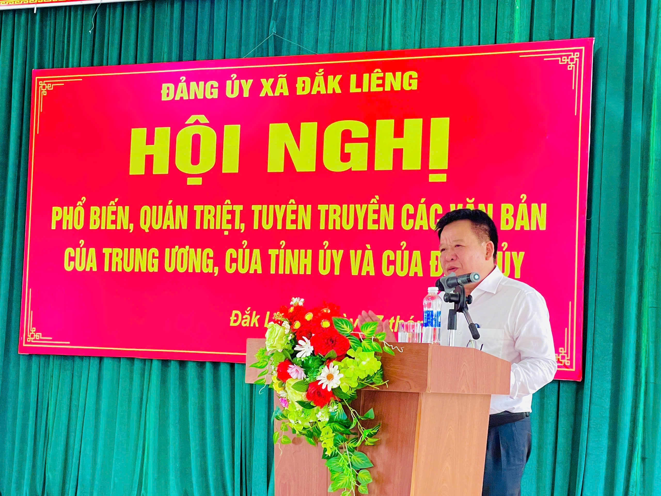 Dang uy xa tc tap huan2